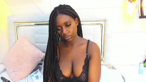 Snapshot of huddah_cam chatting on 02-15-25, 02:22 huddah online show from 02-15-25, 02:22