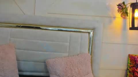 Snapshot of huddah_cam chatting on 02-27-25, 05:36 huddah online show from 02-27-25, 05:36