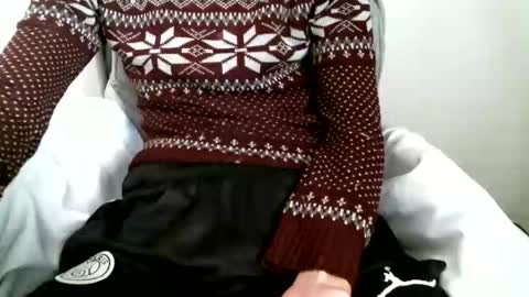 Snapshot of hug_me chatting on 10-30-25, 11:55 Keanu online show from 10-30-25, 11:55