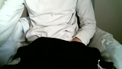 Snapshot of hug_me chatting on 11-05-25, 11:21 Keanu online show from 11-05-25, 11:21