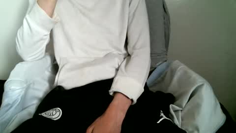 Snapshot of hug_me chatting on 11-06-25, 11:11 Keanu online show from 11-06-25, 11:11