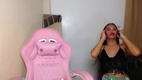 Snapshot of hugeasiancockandrea chatting on 12-01-24, 08:42 drea online show from 12-01-24, 08:42