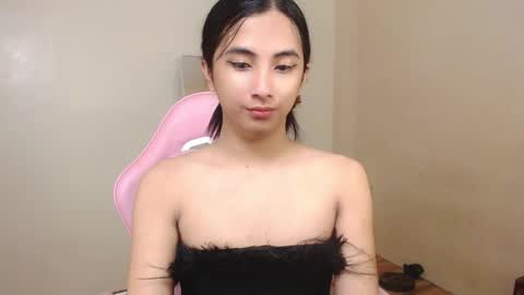 Snapshot of hugeasiancockandrea chatting on 12-31-24, 12:32 drea online show from 12-31-24, 12:32