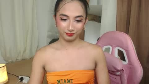 Snapshot of hugeasiancockandrea chatting on 02-14-25, 07:54 drea online show from 02-14-25, 07:54