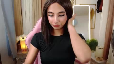 Snapshot of hugeasiancockandrea chatting on 03-11-25, 10:09 drea online show from 03-11-25, 10:09