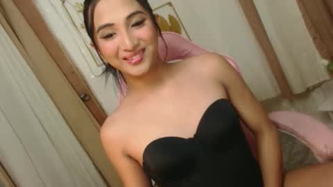 Snapshot of hugeasiancockandrea chatting on 10-02-25, 02:35 drea online show from 10-02-25, 02:35