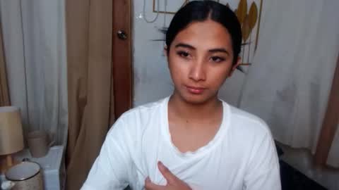 Snapshot of hugeasiancockandrea chatting on 10-06-25, 10:56 drea online show from 10-06-25, 10:56