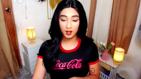 Snapshot of hugeasiancockandrea chatting on 10-24-25, 03:52 drea online show from 10-24-25, 03:52