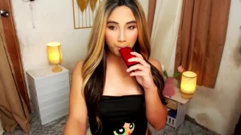 Snapshot of hugeasiancockandrea chatting on 10-26-25, 01:50 drea online show from 10-26-25, 01:50