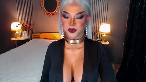 Snapshot of hugecockchristine chatting on 10-14-25, 08:09 Christine online show from 10-14-25, 08:09