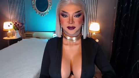 Snapshot of hugecockchristine chatting on 10-15-25, 10:37 Christine online show from 10-15-25, 10:37