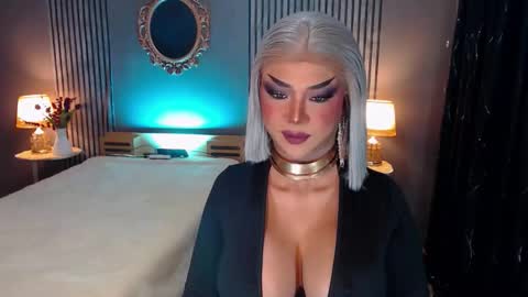 Snapshot of hugecockchristine chatting on 10-18-25, 05:54 Christine online show from 10-18-25, 05:54