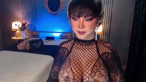 Snapshot of hugecockchristine chatting on 11-02-25, 09:00 Christine online show from 11-02-25, 09:00