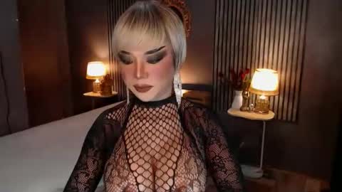 Snapshot of hugecockchristine chatting on 12-03-25, 09:29 Christine online show from 12-03-25, 09:29