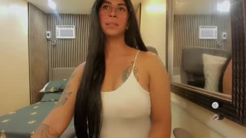 Snapshot of hugecockgoddessxxx chatting on 01-05-25, 06:35 Queen karen grey online show from 01-05-25, 06:35