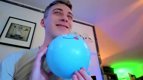 Hugo online show from 01-08-26, 09:17