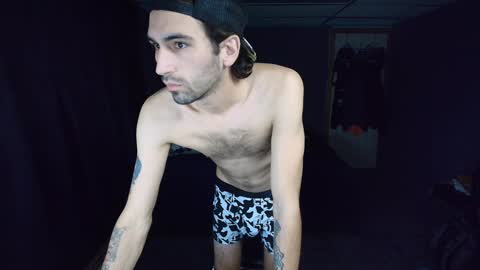 Snapshot of hungbidad666 chatting on 12-14-24, 12:01 FootLover online show from 12-14-24, 12:01