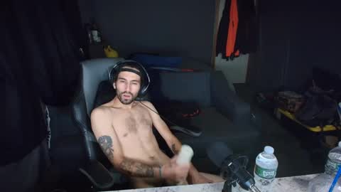 Snapshot of hungbidad666 chatting on 09-14-25, 03:05 FootLover online show from 09-14-25, 03:05