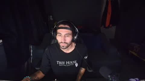 Snapshot of hungbidad666 chatting on 09-15-25, 01:38 FootLover online show from 09-15-25, 01:38