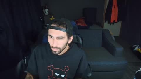 Snapshot of hungbidad666 chatting on 09-21-25, 02:13 FootLover online show from 09-21-25, 02:13