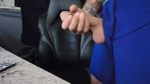 Snapshot of hungbidad666 chatting on 11-19-25, 08:42 FootLover online show from 11-19-25, 08:42