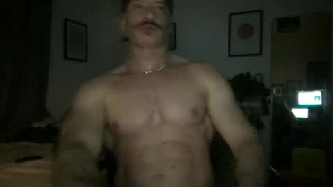 Snapshot of hungbritdaddy chatting on 12-25-24, 09:33 MuscleHungBrit online show from 12-25-24, 09:33