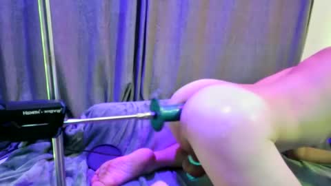 Snapshot of hunggreedybtm chatting on 09-24-25, 05:11 Greedybttm online show from 09-24-25, 05:11