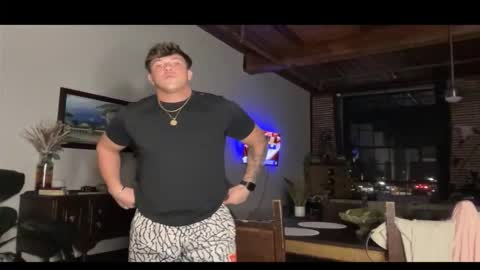 Snapshot of hungjock696 chatting on 11-19-25, 11:49 hungjock696 online show from 11-19-25, 11:49