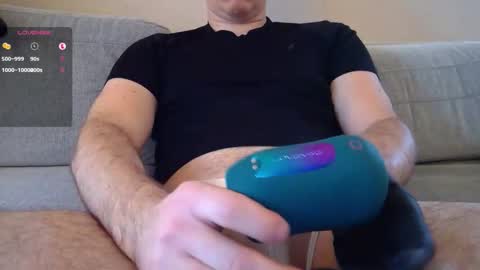 Snapshot of hungking10xl chatting on 10-27-25, 08:40 hungking10xl online show from 10-27-25, 08:40