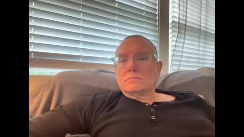 Snapshot of hungron9 chatting on 10-15-25, 03:45 AARON online show from 10-15-25, 03:45