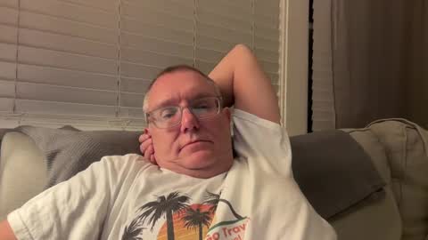 Snapshot of hungron9 chatting on 10-31-25, 05:19 AARON online show from 10-31-25, 05:19