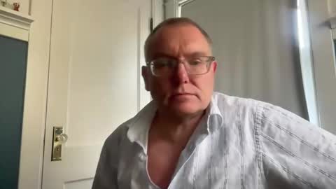 Snapshot of hungron9 chatting on 11-09-25, 03:21 AARON online show from 11-09-25, 03:21