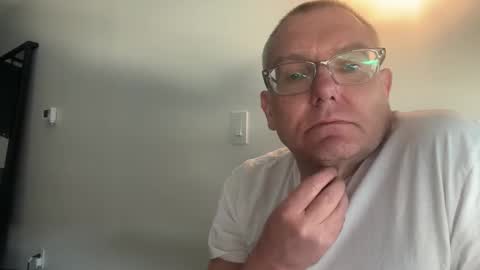 Snapshot of hungron9 chatting on 11-14-25, 06:50 AARON online show from 11-14-25, 06:50