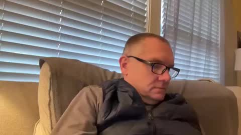 Snapshot of hungron9 chatting on 11-20-25, 01:22 AARON online show from 11-20-25, 01:22