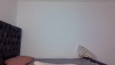 hunny online show from 11-20-25, 02:01