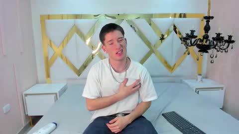 Snapshot of hunterheat_ chatting on 09-12-25, 11:43 hunterheat_ online show from 09-12-25, 11:43