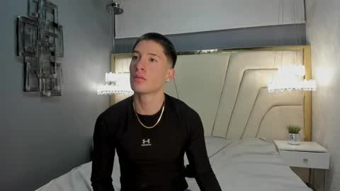 Snapshot of hunterheat_ chatting on 09-18-25, 12:07 hunterheat_ online show from 09-18-25, 12:07