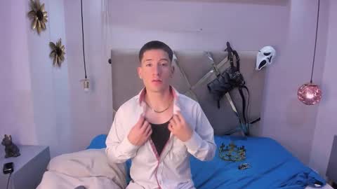 Snapshot of hunterheat_ chatting on 10-10-25, 11:42 hunterheat_ online show from 10-10-25, 11:42