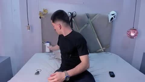 Snapshot of hunterheat_ chatting on 10-11-25, 12:15 hunterheat_ online show from 10-11-25, 12:15