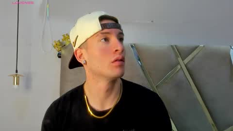 Snapshot of hunterheat_ chatting on 10-26-25, 12:33 hunterheat_ online show from 10-26-25, 12:33