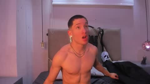 Snapshot of hunterheat_ chatting on 10-29-25, 06:53 hunterheat_ online show from 10-29-25, 06:53