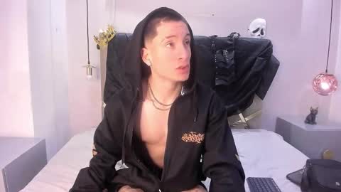 Snapshot of hunterheat_ chatting on 10-30-25, 01:45 hunterheat_ online show from 10-30-25, 01:45