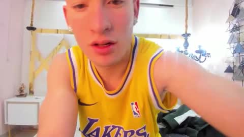 Snapshot of hunterheat_ chatting on 11-03-25, 12:28 hunterheat_ online show from 11-03-25, 12:28