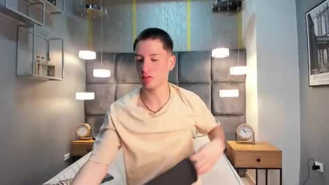 Snapshot of hunterheat_ chatting on 11-12-25, 11:54 hunterheat_ online show from 11-12-25, 11:54