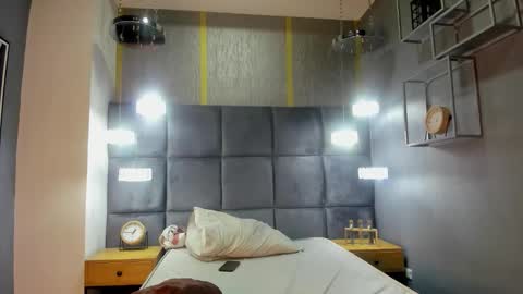 Snapshot of hunterheat_ chatting on 11-23-25, 12:05 hunterheat_ online show from 11-23-25, 12:05