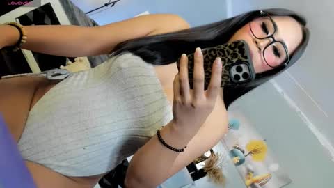 HELLO HANNAH IS BACK online show from 11-18-25, 07:57