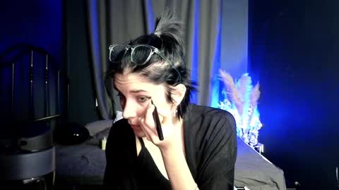 Hyeon Jin online show from 03-04-25, 10:57