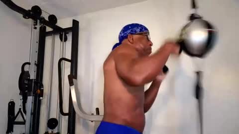 Snapshot of hypno_dick_therapy chatting on 12-29-24, 07:00 Mr. Frost online show from 12-29-24, 07:00