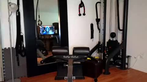 Snapshot of hypno_dick_therapy chatting on 12-31-24, 11:39 Mr. Frost online show from 12-31-24, 11:39