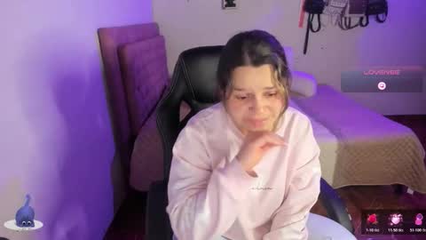 Hello Im Julieta Im 25 years old and I love being here. Thank you for visiting my living room. The only rule is that you hap online show from 11-22-25, 08:02